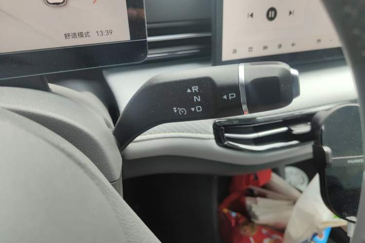 Used Bestune Yueyi 03 2025 565km Premium Edition Gear Lever
