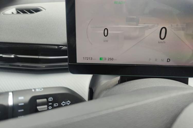 Used Bestune Yueyi 03 2025 565km Premium Edition Odometer Close Up