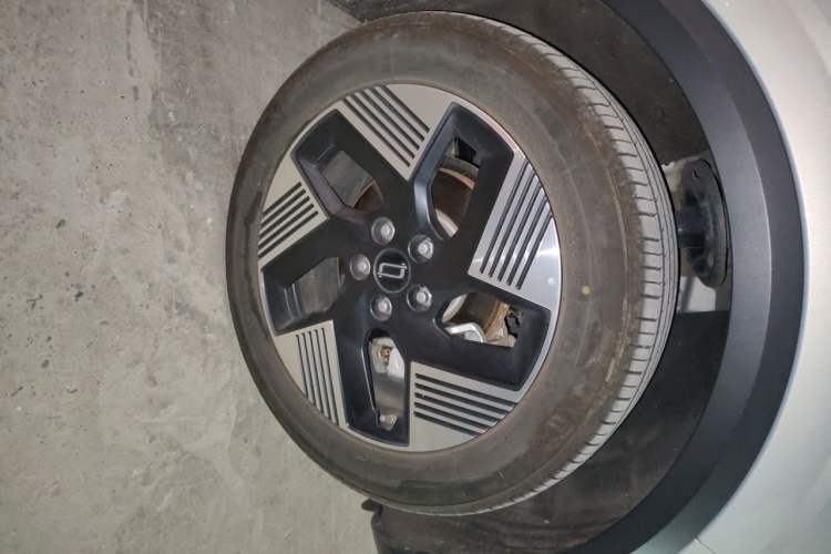Used Bestune Yueyi 03 2025 565km Premium Edition Right Front Wheel Hub