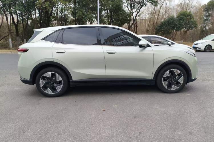 Used Bestune Yueyi 03 2025 565km Premium Edition Exterior 4