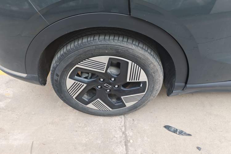 Used Bestune Yueyi 03 2025 565km Premium Edition Exterior 6