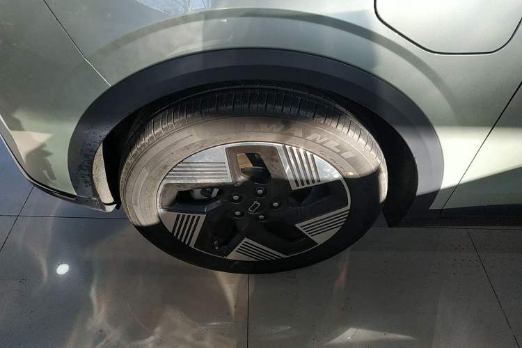 Used Bestune Yueyi 03 2025 565km Premium Edition Exterior 7