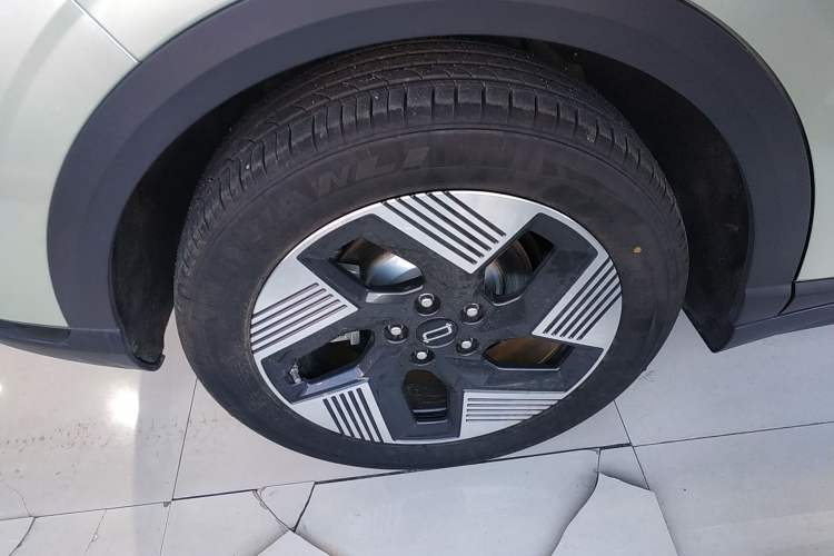 Used Bestune Yueyi 03 2025 565km Premium Edition Exterior 8
