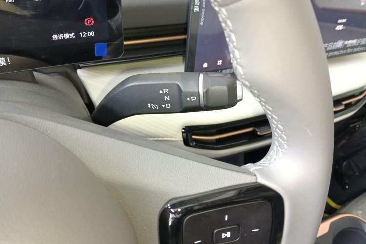 Used Bestune Yueyi 03 2025 565km Premium Edition Gear Lever