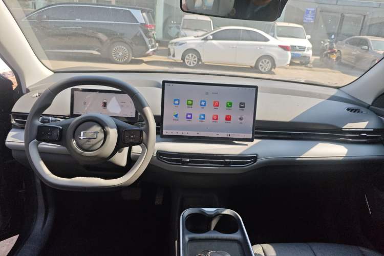 Used Bestune Yueyi 03 2025 565km Premium Edition Interior 2