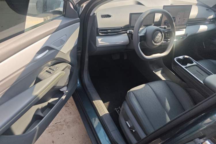 Used Bestune Yueyi 03 2025 565km Premium Edition Interior 3