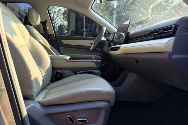 Used Bestune Yueyi 03 2025 565km Premium Edition Interior 3