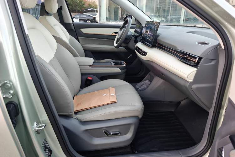 Used Bestune Yueyi 03 2025 445km Joyful Edition Right Front Seat