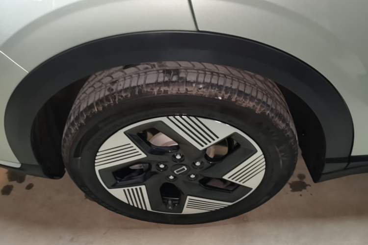 Used Bestune Yueyi 03 2025 565km Premium Edition Right Rear Wheel Hub