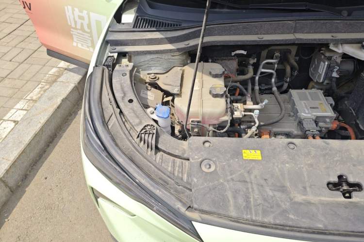 Used Bestune Yueyi 03 2025 565km Premium Edition Engine Bay Right