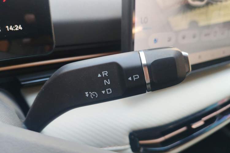 Used Bestune Yueyi 03 2025 565km Premium Edition Gear Lever