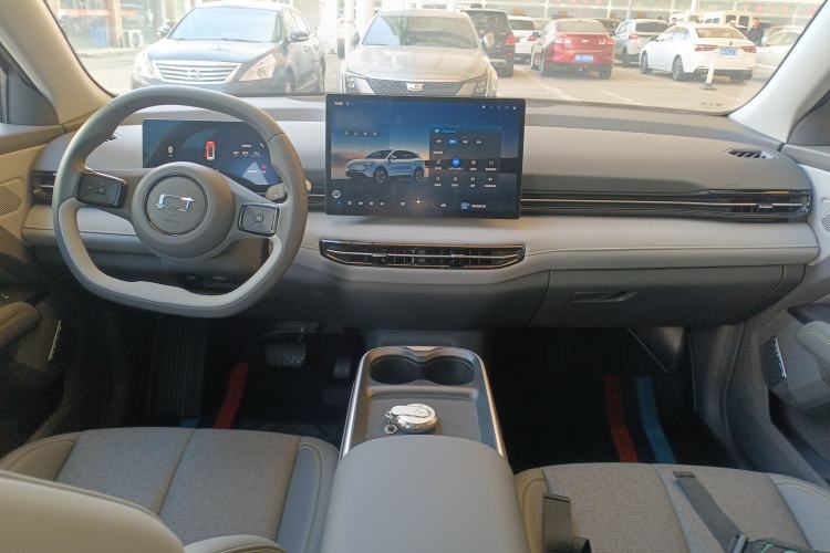 Used Bestune Yueyi 03 2025 565km Premium Edition Interior 2