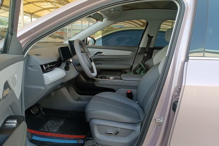 Used Bestune Yueyi 03 2025 565km Premium Edition Interior 3