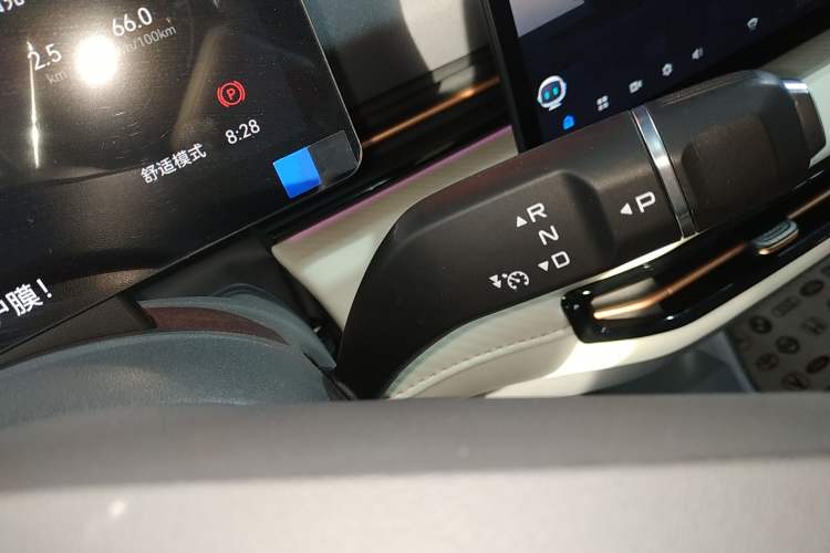 Used Bestune Yueyi 03 2025 565km Premium Edition Gear Lever