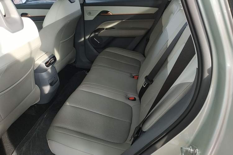 Used Bestune Yueyi 03 2025 565km Premium Edition Left Rear Seat