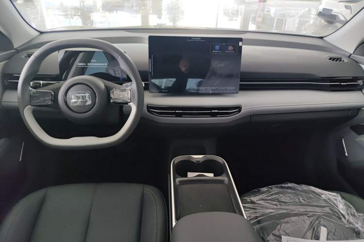 Used Bestune Yueyi 03 2025 565km Enjoy Edition Center Console