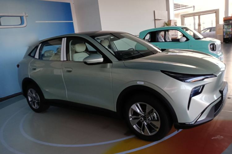 Used Bestune Yueyi 03 2025 445km Joyful Edition Exterior 2