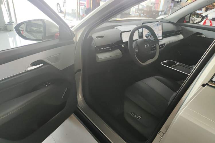 Used Bestune Yueyi 03 2025 565km Enjoy Edition Interior 3