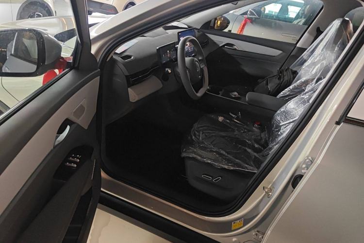 Used Bestune Yueyi 03 2025 565km Enjoy Edition Interior 3