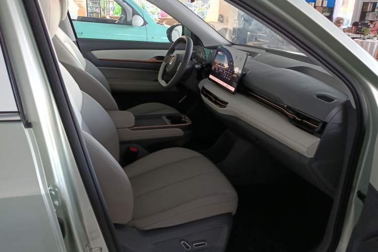 Used Bestune Yueyi 03 2025 445km Joyful Edition Interior 7