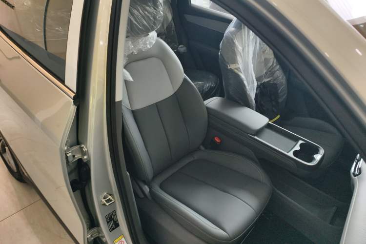 Used Bestune Yueyi 03 2025 445km Joyful Edition Right Front Seat