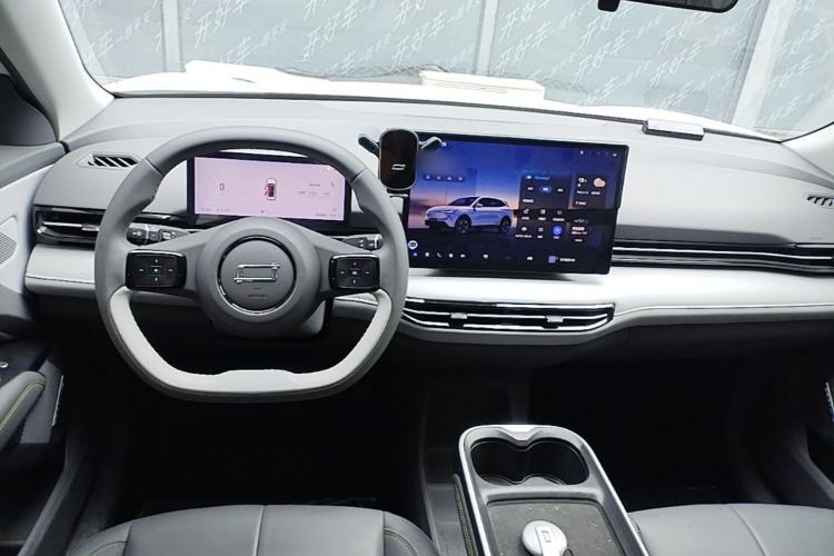 Used Bestune Yueyi 03 2025 565km Enjoy Edition Center Console