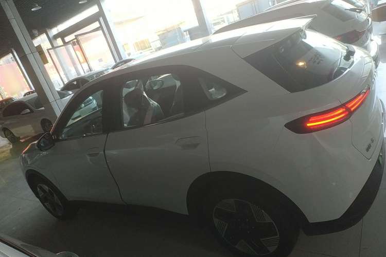 Used Bestune Yueyi 03 2025 565km Premium Edition Exterior 3