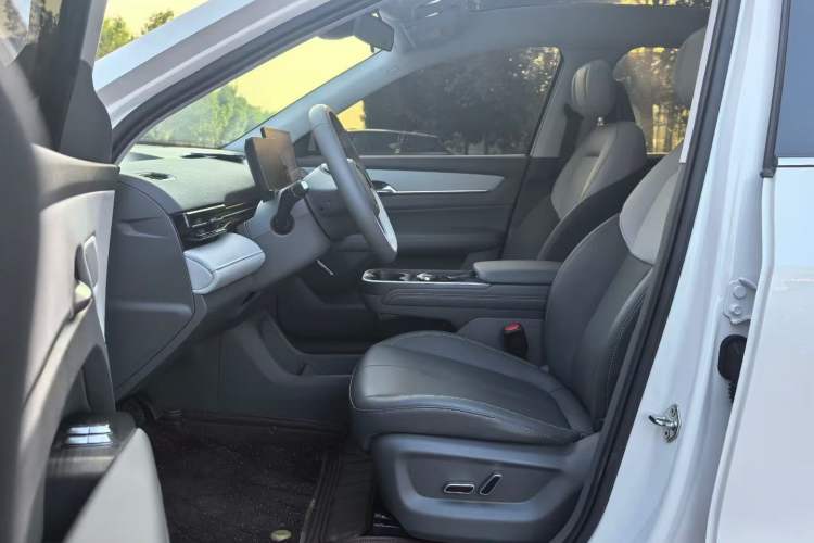 Used Bestune Yueyi 03 2025 565km Enjoy Edition Exterior 3