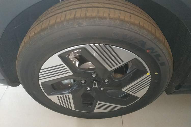 Used Bestune Yueyi 03 2025 565km Premium Edition Exterior 7