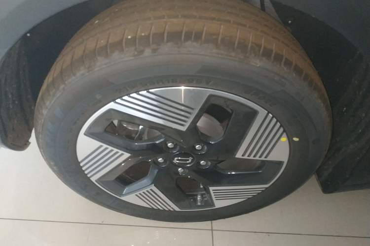 Used Bestune Yueyi 03 2025 565km Premium Edition Exterior 8