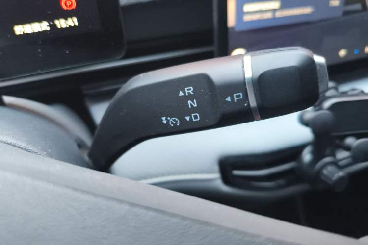 Used Bestune Yueyi 03 2025 565km Enjoy Edition Gear Lever