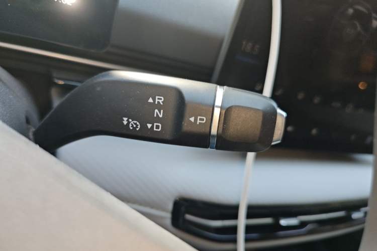 Used Bestune Yueyi 03 2025 565km Premium Edition Gear Lever