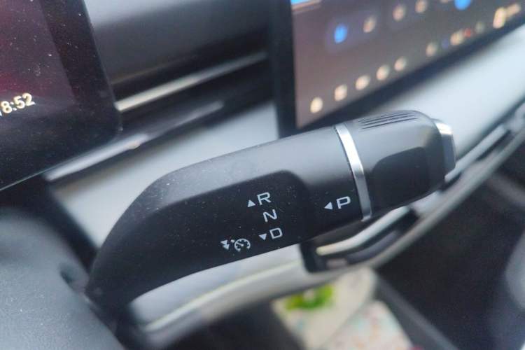 Used Bestune Yueyi 03 2025 565km Comfort Edition Gear Lever