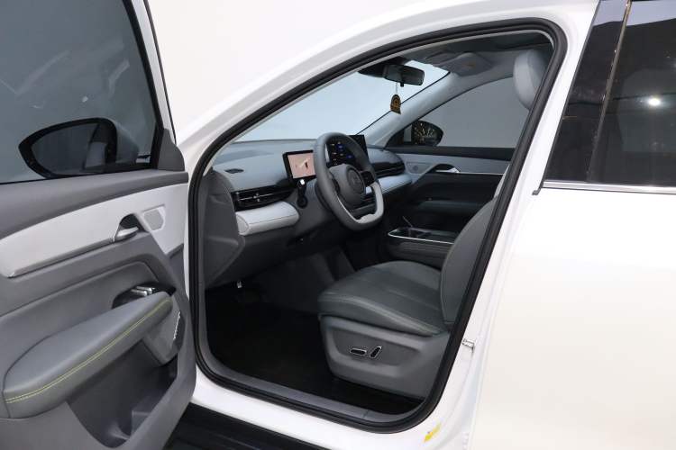 Used Bestune Yueyi 03 2025 565km Enjoy Edition Interior 1