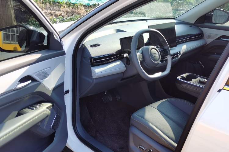 Used Bestune Yueyi 03 2025 445km Joyful Edition Interior 3