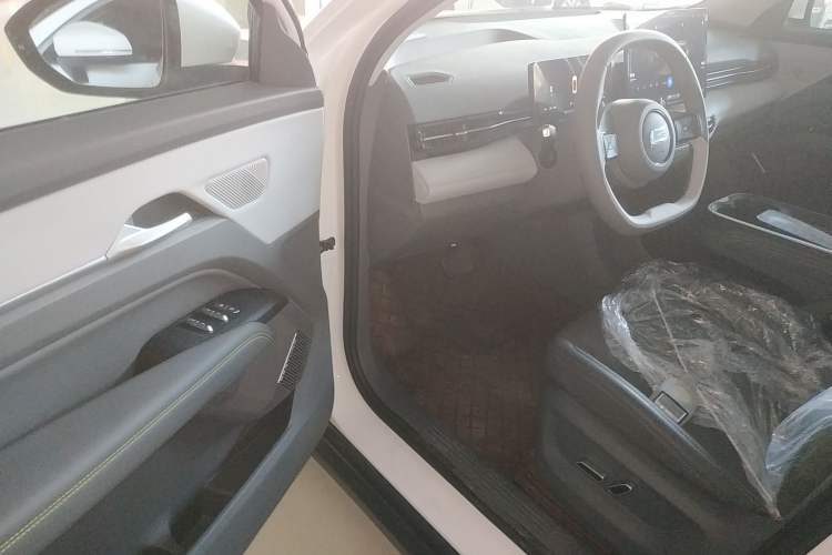 Used Bestune Yueyi 03 2025 565km Premium Edition Interior 3