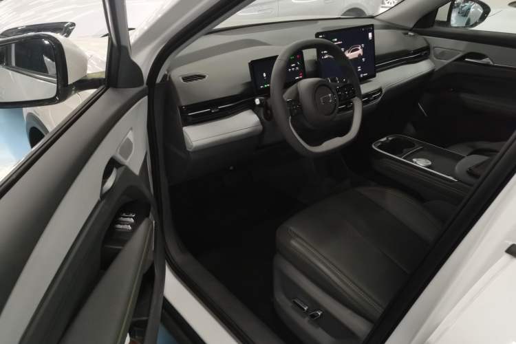 Used Bestune Yueyi 03 2025 565km Enjoy Edition Interior 3