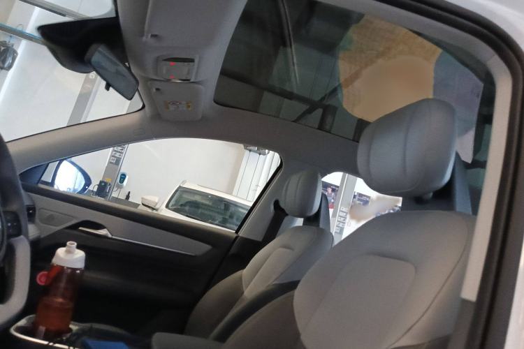 Used Bestune Yueyi 03 2025 565km Premium Edition Interior 5