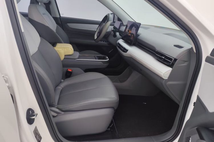 Used Bestune Yueyi 03 2025 445km Joyful Edition Interior 6