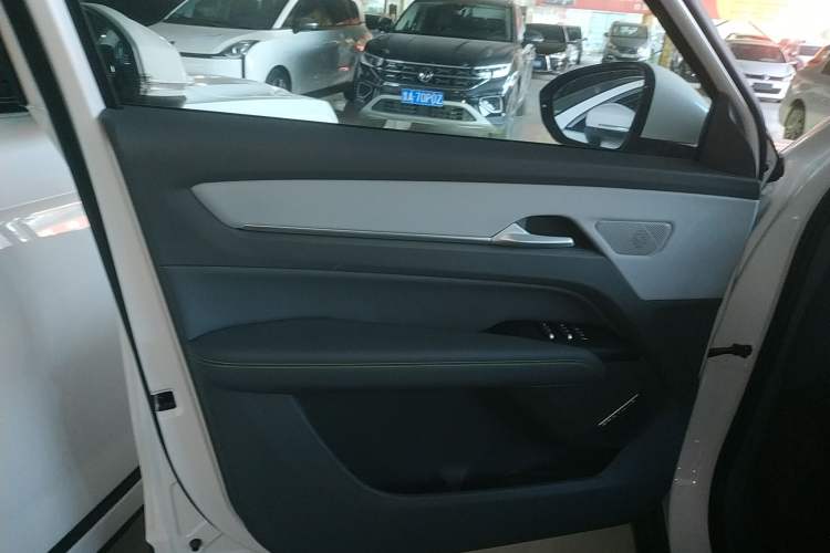 Used Bestune Yueyi 03 2025 565km Premium Edition Interior 7
