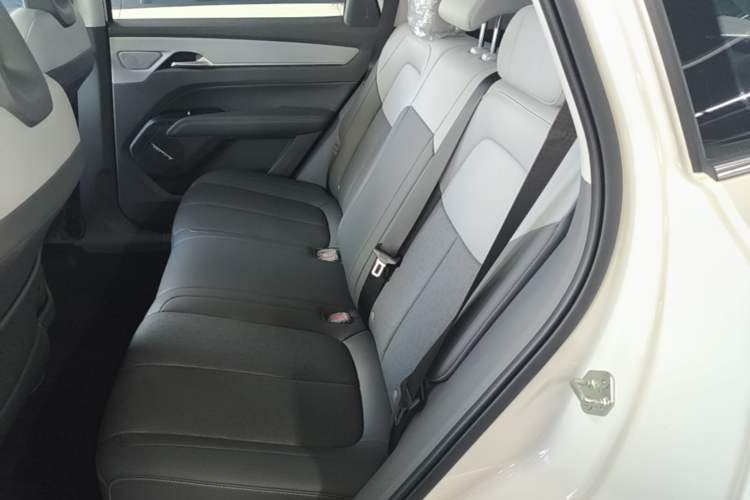 Used Bestune Yueyi 03 2025 565km Premium Edition Left Rear Seat