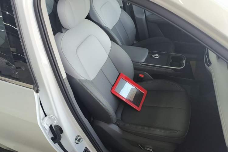 Used Bestune Yueyi 03 2025 565km Premium Edition Right Front Seat