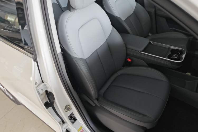 Used Bestune Yueyi 03 2025 445km Joyful Edition Right Front Seat