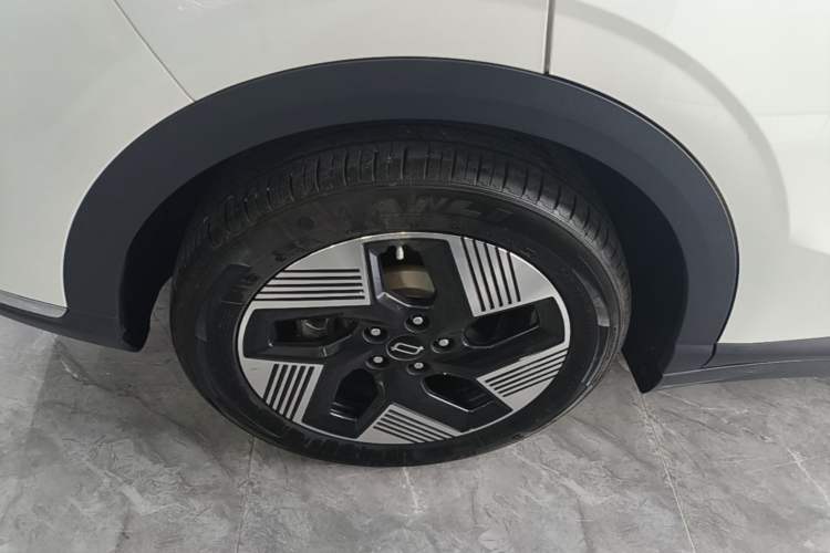 Used Bestune Yueyi 03 2025 565km Premium Edition Right Rear Wheel Hub
