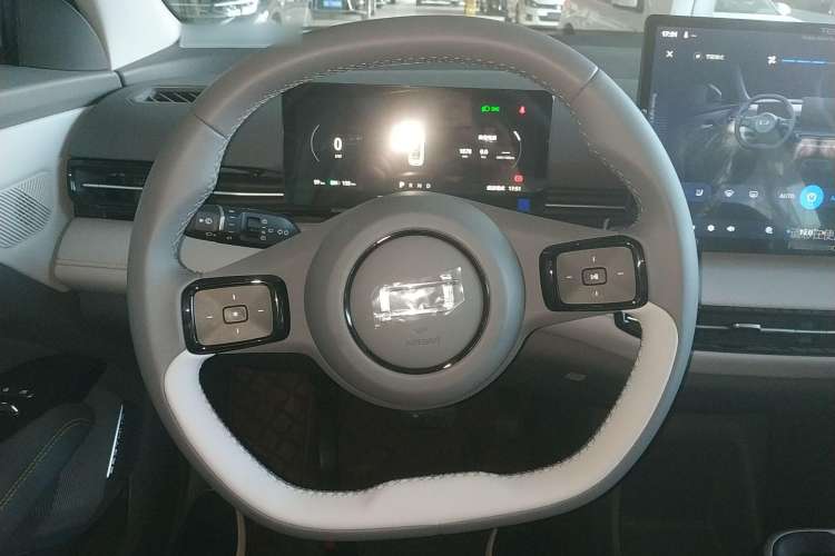 Used Bestune Yueyi 03 2025 565km Premium Edition Steering Wheel