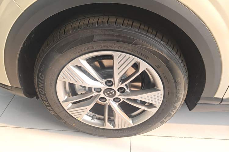 Used Bestune Yueyi 03 2026 Model 565km Enjoyment Edition Left Front Wheel Hub