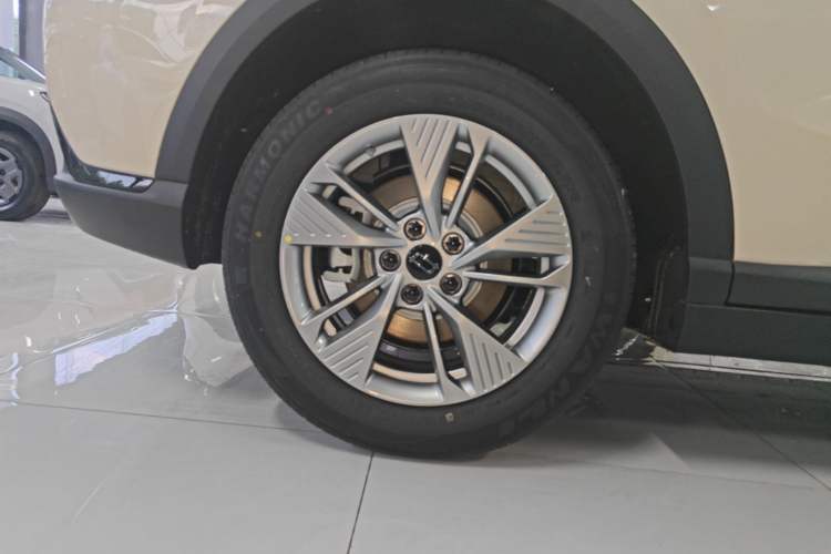 Used Bestune Yueyi 03 2026 Model 565km Enjoyment Edition Right Rear Wheel Hub