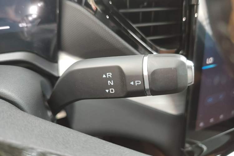 Used Bestune Yueyi 07 2025 210km Joyful Edition Gear Lever