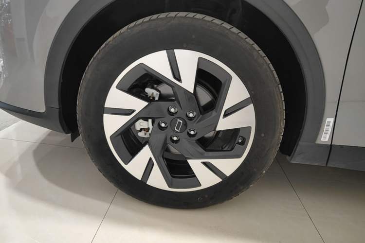 Used Bestune Yueyi 07 2025 210km Leisure Edition Left Front Wheel Hub