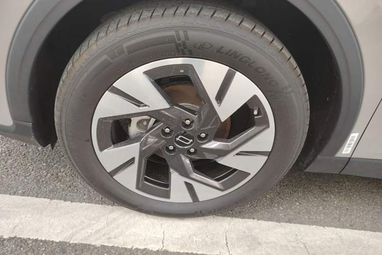 Used Bestune Yueyi 07 2025 210km Joyful Edition Left Front Wheel Hub